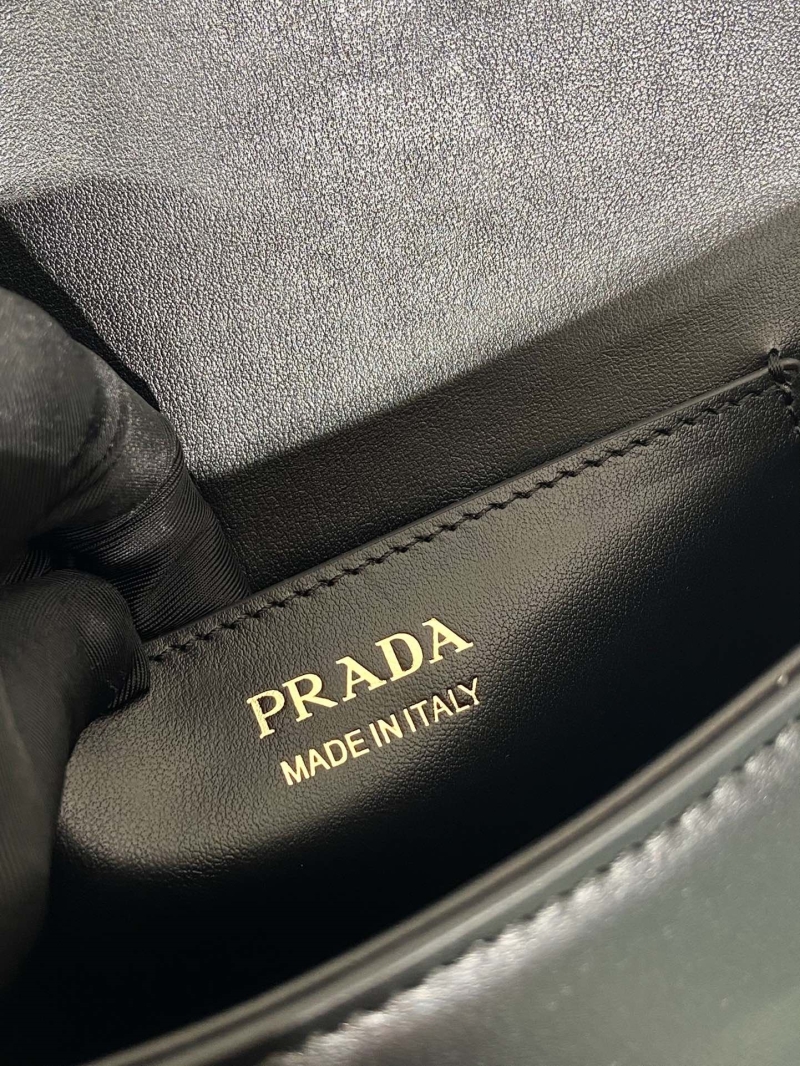 Pra*a hobo bags